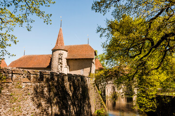 Seengen, Schloss Hallwyl, Wasserschloss, Burg, Hallwilersee, See, Spazierweg, Insel, Aabach, Aargau, Frühling, Schweiz