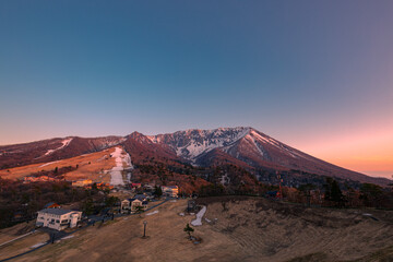 豪円山のろし台から眺めた大山の夕景