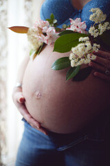 pregnant woman belly with flowers