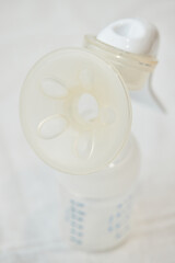manual breast pump with empty baby bottle