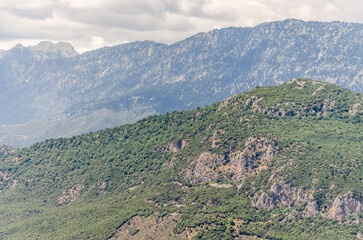 Fototapeta premium Mount Meteora near the Greek city of Kalambaka, in western Thessaly. View of Mount Meteor near the city of Kalambaka, in western Thessaly, Greece. 