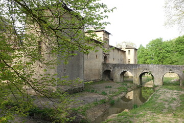Fototapeta na wymiar Entrée du château de Flèchères