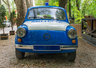 Obraz na płótnie Canvas MILICIJA old blue police car in Ex-Yugoslavia