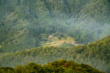 山間の集落 © KEN'S PHOTO