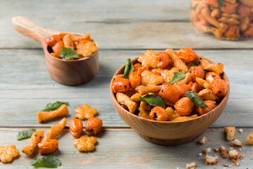 Mélange de crackers de riz. Style Thaïlandais