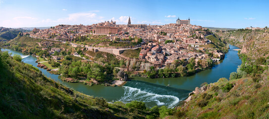 Fototapeta na wymiar Panoramic view of the city of Toledo surrounded by the Tajo River, Spain