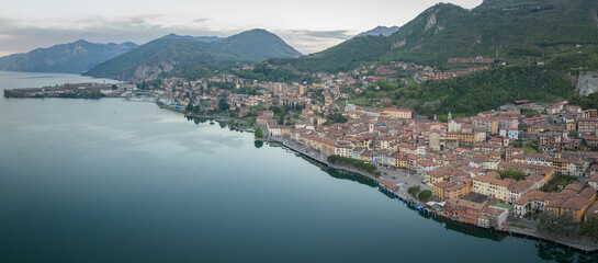 Obraz premium Nice view of Lake Iseo at sunrise, on the right the city of lovere which runs along the lake,Bergamo Italy.