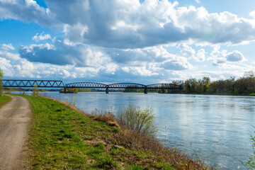 Alte Stahlfachwerk Brücke von Winterdorf über den Rhein nach Frankreich