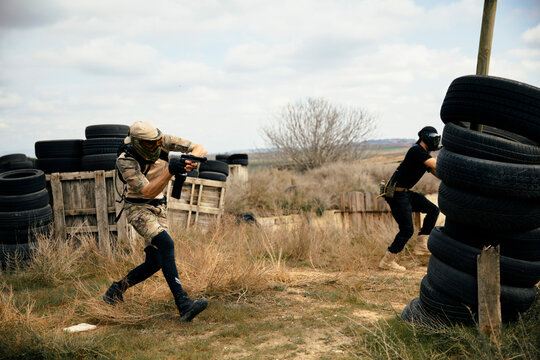 Soldiers carefully advancing position in the middle of an airsoft game