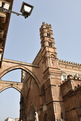 Fototapeta na wymiar Portail du Duomo de Palerme. Sicile