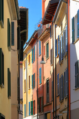 palazzi colorati di varese, italia