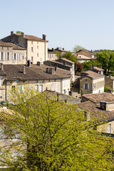 Fototapeta na wymiar Vue sur la ville de Saint-Emilion depuis la Place du Clocher (Nouvelle-Aquitaine, France)