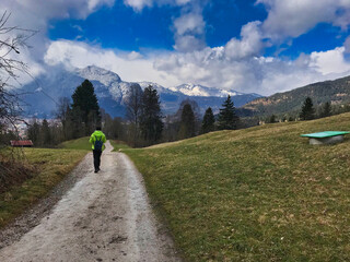 Wanderin in den Alpen