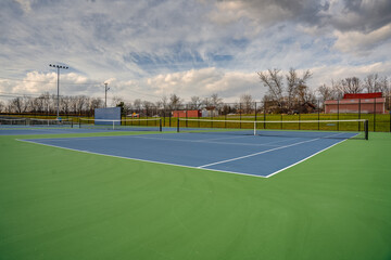 Obraz premium New blue and green tennis courts with pickleball lines.