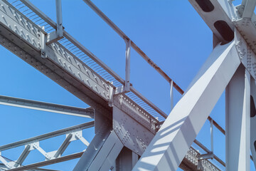 Elements of the bearing structure of the bridge.