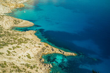 Fototapeta na wymiar Beautiful bay view in Ibiza island, turquoise blue water