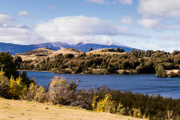 Fototapeta na wymiar Landscape of a lake in chilean mountains 