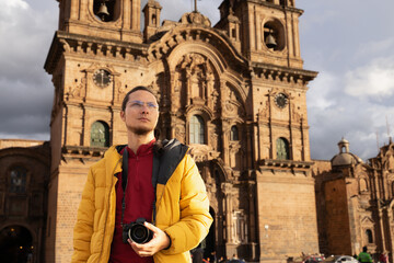 Fototapeta premium Tourist in the main square of cuzco
