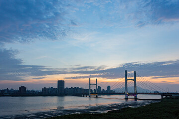 Fototapeta na wymiar Twilight view of the Chongyang Bridge