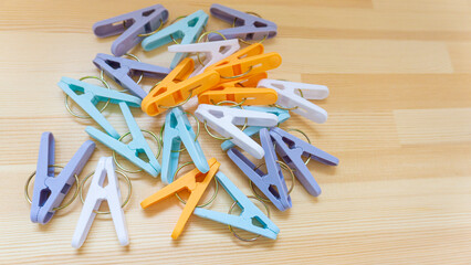 カラフルな洗濯バサミ