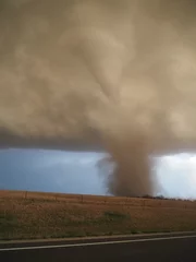 Fotobehang Tornado west of Herington, Kansas, 8pm April 29, 2022. © Michael