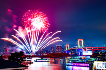 お台場レインボー花火　レインボーブリッジ　打ち上げ花火