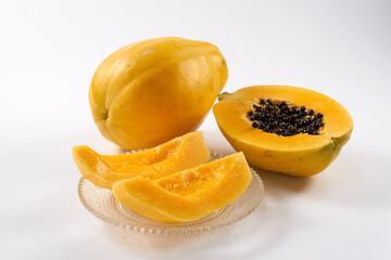 パパイヤの実を白背景で