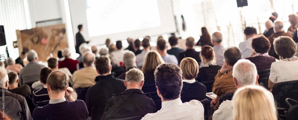 Poster audience in the lecture hall.