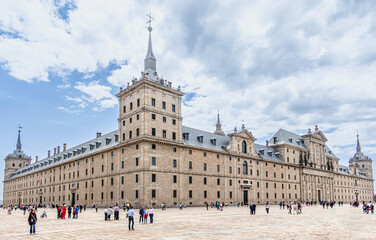 Obraz premium monastery of San Lorenzo de El Escorial with tourists strolling through its gardens and patios in Madrid