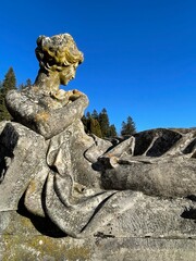 Fototapeta na wymiar Stone woman statue