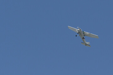 プロペラ飛行機