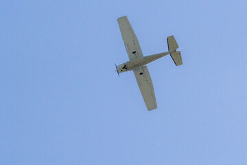 プロペラ飛行機