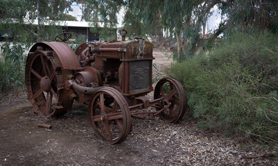 Fototapeta na wymiar vintage tractor, rusty vintage, tractor, farm machinery, warooka, barn, bungaree, clare, rustic