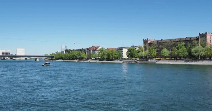 Basel an einem sch&ouml;ner Fr&uuml;hlingstag am linken Rheinufer