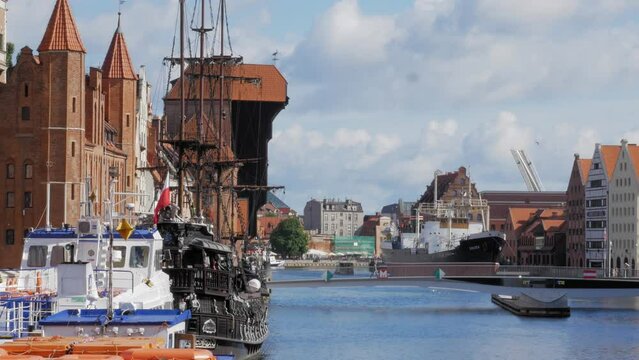 St. Mary's Gate (Brama Mariacka) And Crane Gate (Brama Żuraw) Along The Motlawa River In Gdansk, Poland. - static