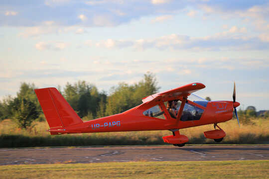 Propeller Plane Aeroprakt-32L Landing