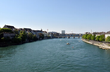 Obraz premium Der Rhein in Basel im Frühling