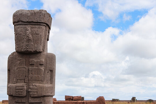 Monolito no s&iacute;tio arqueol&oacute;gico pr&eacute;-inca de Tiawanaco pr&oacute;ximo a La Paz
