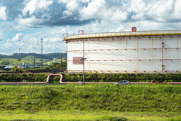 Fototapeta na wymiar Tanque, refinaria, industria