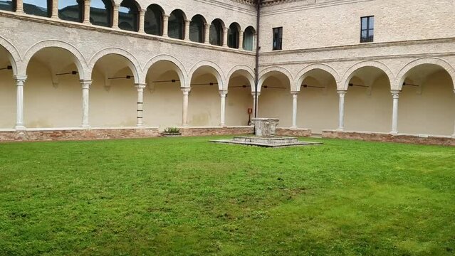 courtyard of the Dante museum in Ravenna