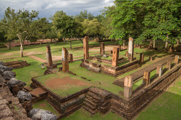 Fototapeta na wymiar Ruins of the Wat Chang Rob, Kamphaeng Phet, Thailand