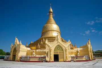Naklejka premium Buddhist temple Maha Wizaya Pagoda close-up. Yangon, Myanmar (Burma)