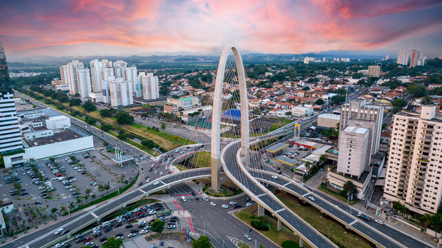 Aerial view of the cable-stayed bridge in São José dos Campos