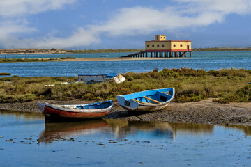 Obraz premium beach view of the historical life-guard building in Fuseta, Ria Formosa Natural park, Portugal