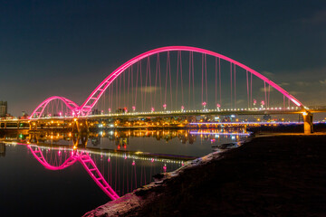 Fototapeta na wymiar Night view of the Crescent Bridge