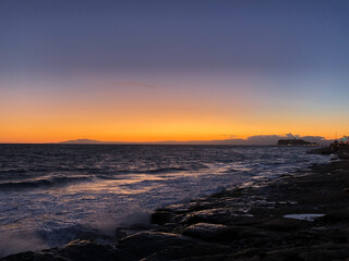 夕焼けに沈む富士山