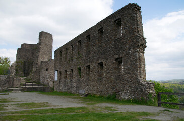 Nordrhein-Westfalen, Ruine der Burg Windeck oberhalb des Siegtales