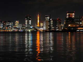 Fototapeta na wymiar 夜景　東京タワー 浜松町方面　東京都江東区豊洲の風景