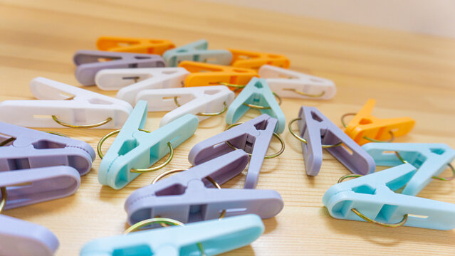 カラフルな洗濯バサミ