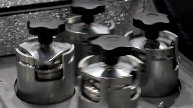 planetary-type mill for ultrafine grinding of materials
